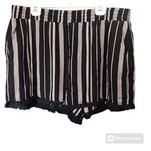 Lane Bryant Black Cream Striped Elastic Waist Summer Shorts Women Size 18/20